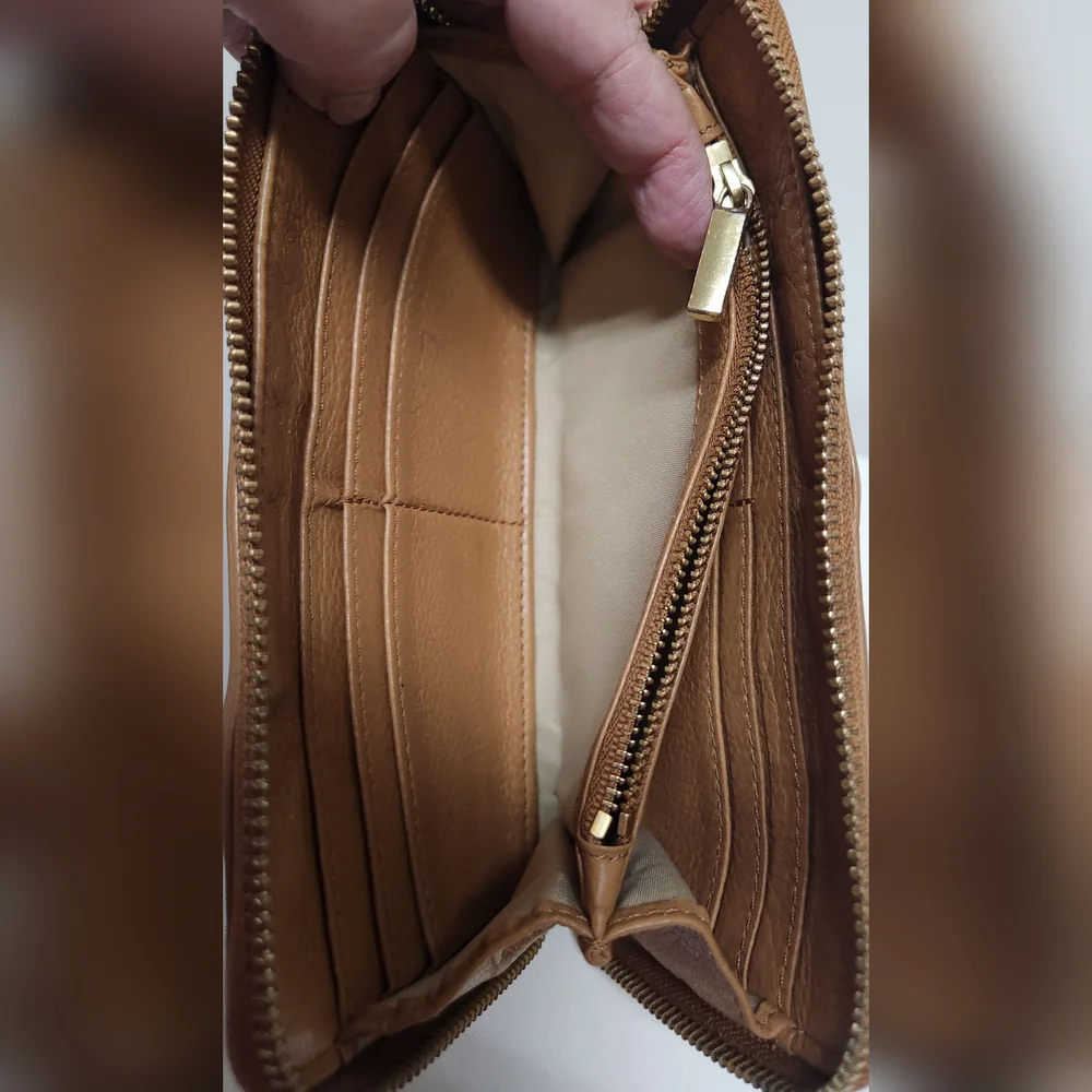 Tory Burch Amanda Zip Continental Wallet Light Brown Pebbled Leather